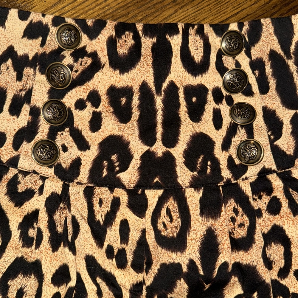 Bettie Page beach bash shorts - Picture 2 of 3